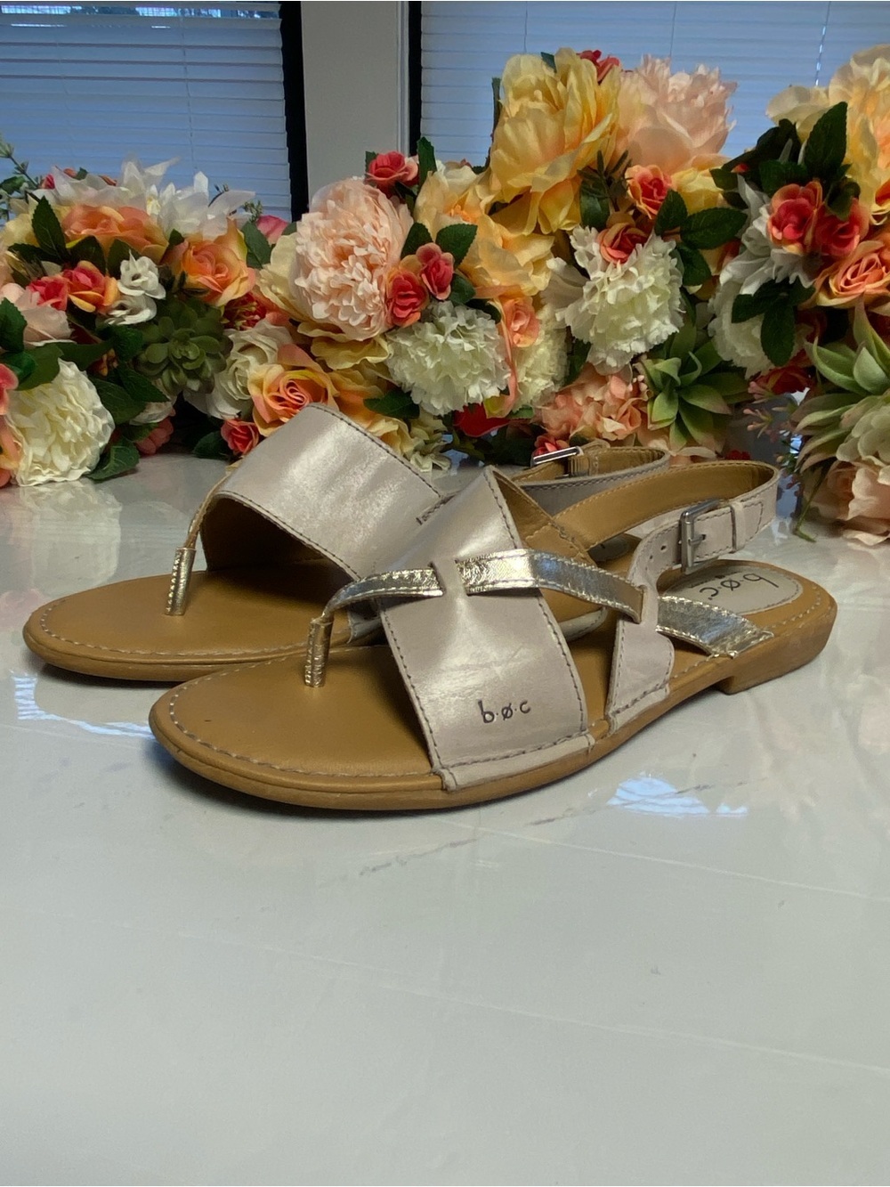 b.o.c. Lowery Leather Slingback Thong Sandals Saddle Light Gold Women’s 9M